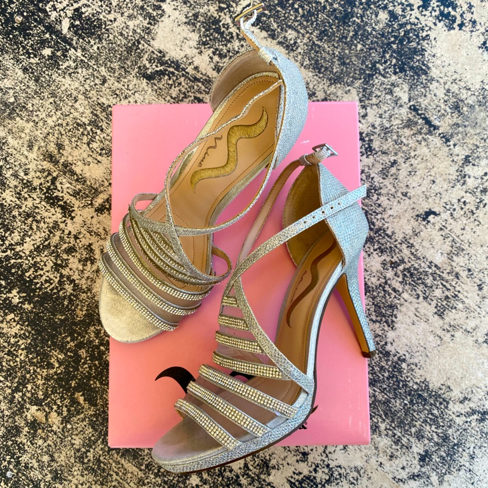 Nina Romolo Silver Pumps